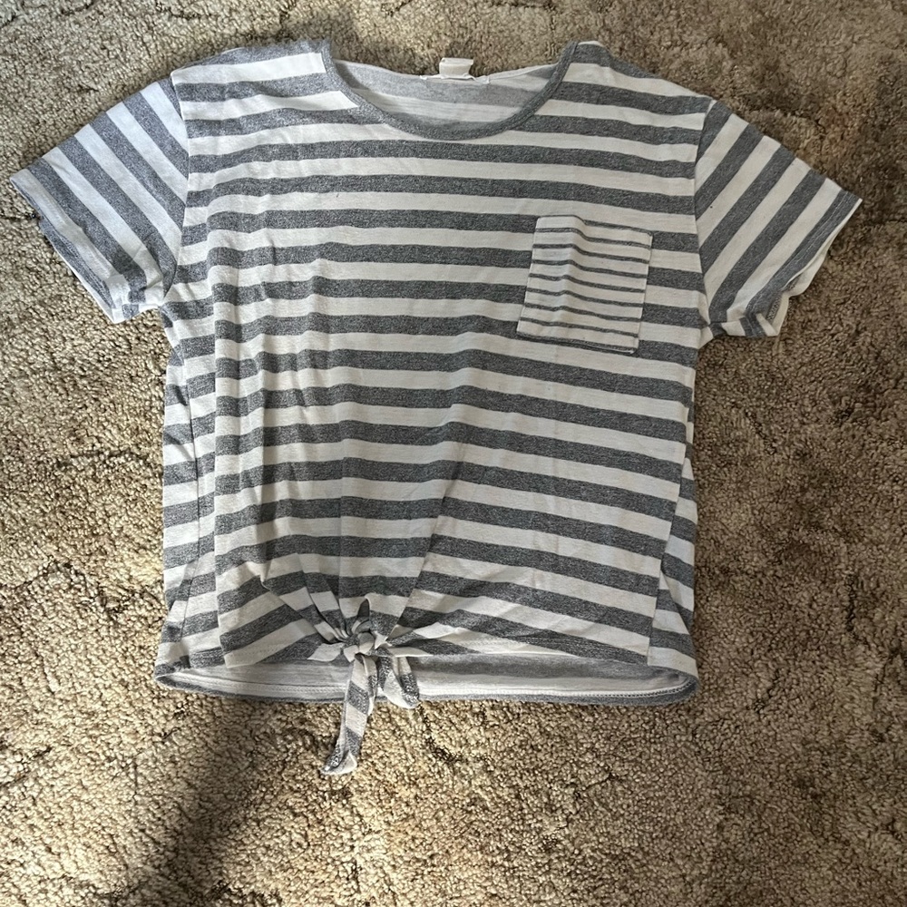 size large white and gray striped shirt